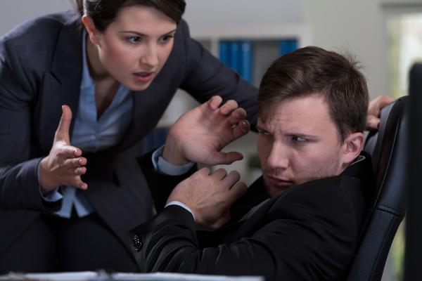 با این روش ها به انتقاد کارکنان رسیدگی کنید! با این روش ها به انتقاد کارکنان رسیدگی کنید!