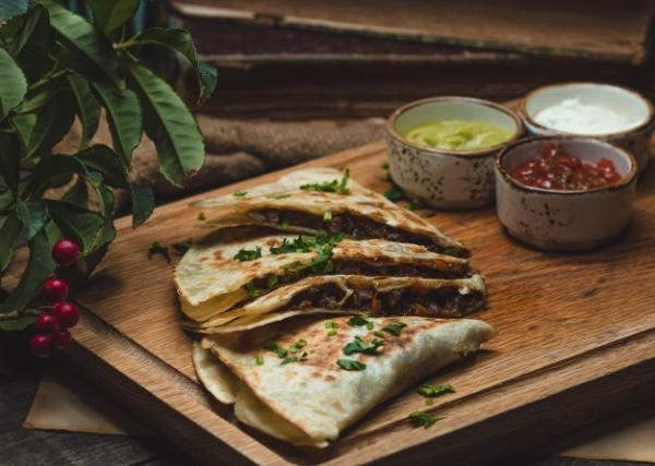 طرز تهیه گوزلمه تخم مرغ و پنیر طرز تهیه گوزلمه تخم مرغ و پنیر